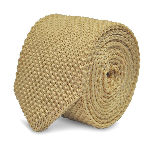 plain ivory knitted tie with pointed end in standard 8cm width